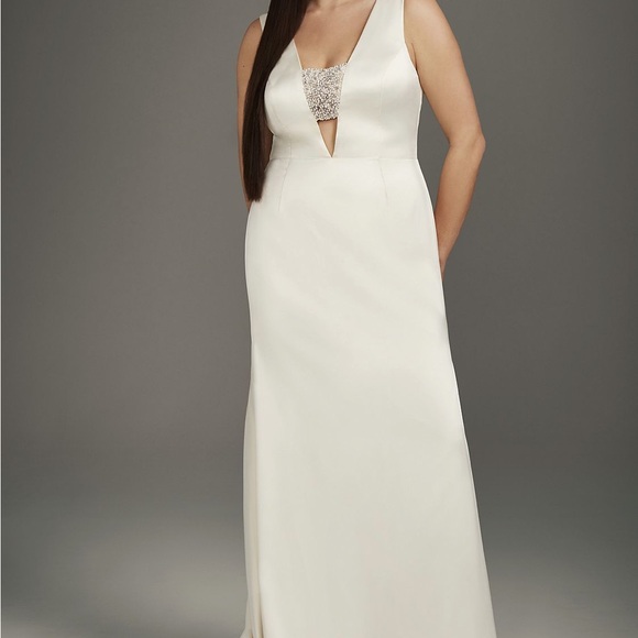 Vera Wang Ivory Sleeveless Gown with Silver Accent - Picture 1 of 4